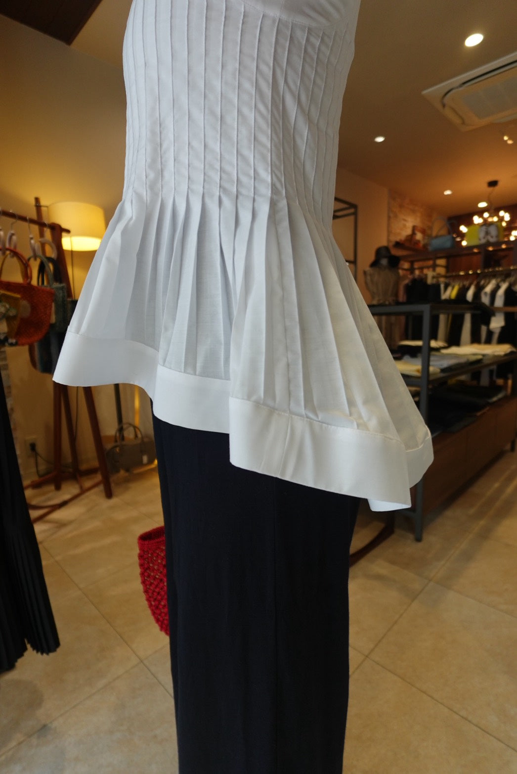 Tuck & Pleat Sleeveless / MEIMEIJ
