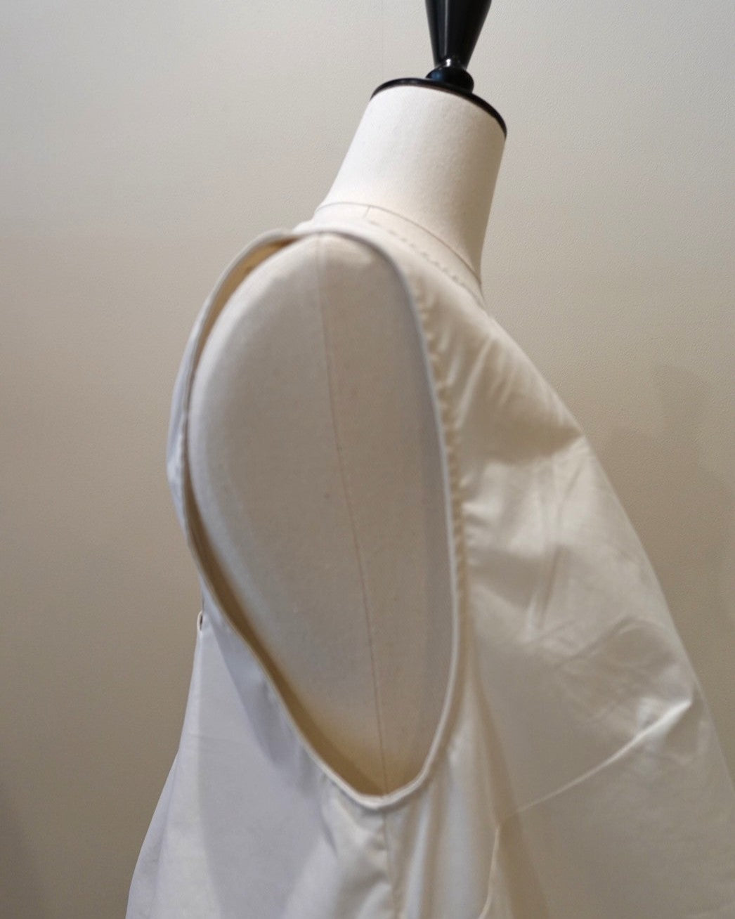 Back Ribbon A-Line Blouse / MEIMEIJ