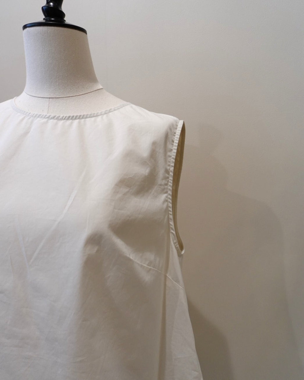 Back Ribbon A-Line Blouse / MEIMEIJ